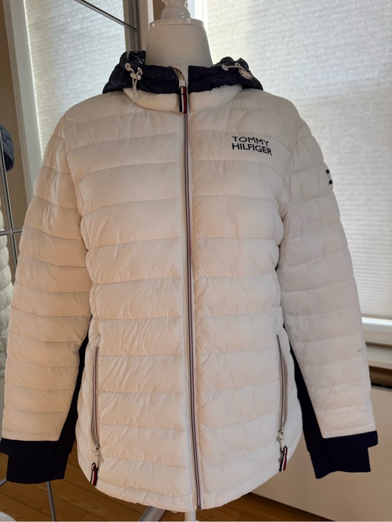 Tommy Hilfiger Jackets & Blazers - Tommy Hilfiger White Puffer Jacket with Navy Hood & Trim